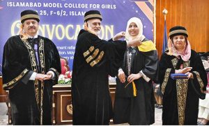 Vice Chancellor Quaid e Azam University, Prof. Dr. Niaz Ahmad Akhtar confers Gold Medal to a graduate at the 7th convocation 2025 Islamabad Model. College for Girls F-6/2