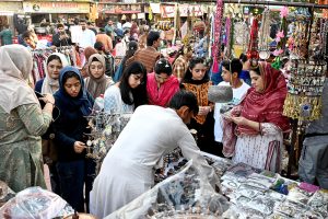 A large number of women visiting stalls during Ten-Day annual folk festival “Lok Mela 2025” at Lok Virsa