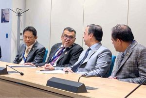 Federal Minister for Maritime Affairs, Muhammad Junaid Anwar Chaudhry talking to Malaysia's Deputy Minister of Transport, Datuk Hasbi bin Habibollah.