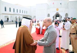 Crown Prince and Prime Minister of Bahrain H.R.H. Salman bin Hamad Al Khalifa receives Prime Minister Muhammad Shehbaz Sharif at Bahrain International Airport.