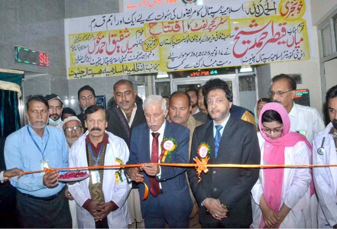 Federal Minister for Board of Investment Qaiser Ahmad Sheikh inaugurating patient stretcher lift in Islamia Hospital