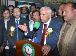 Federal Minister for Board of Investment Qaiser Ahmad Sheikh inaugurating patient stretcher lift in Islamia Hospital