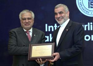 Deputy Prime Minister and Foreign Minister Senator Mohammad Ishaq Dar presenting shield to First Deputy Speaker Parliament of Iran Dr. Ali Nekzad Samarin during the Inter-Parliamentary Speakers’ Conference (ISC).