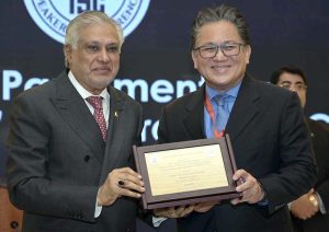 Deputy Prime Minister and Foreign Minister Senator Mohammad Ishaq Dar presenting shield to First Deputy Speaker Parliament of Iran Dr. Ali Nekzad Samarin during the Inter-Parliamentary Speakers’ Conference (ISC).