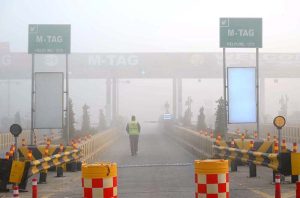 A view of thick fog engulfs the city, leading to the closure of the motorway.