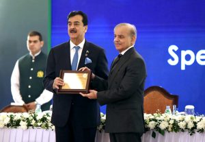 Chairman Senate and Founding Chairman of Inter-Parliamentary Speakers Conference Syed Yousuf Raza Gilani presents a shield to Prime Minister Muhammad Shehbaz Sharif at the Inter-Parliamentary Speakers’ Conference.