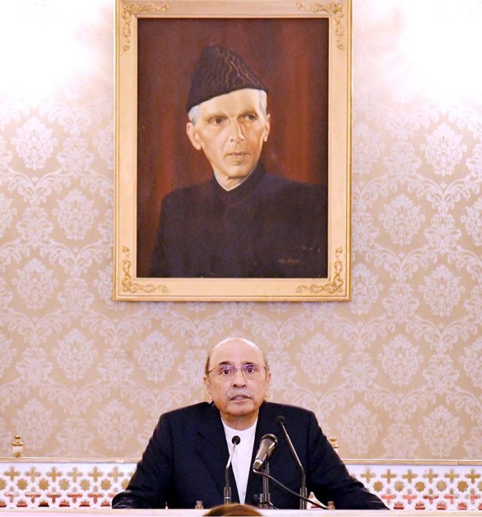 President Asif Ali Zardari addressing delegates at a dinner hosted in honour of participants of the Inter-Parliamentary Speakers Conference at Aiwan-e-Sadr