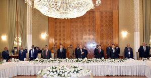 President Asif Ali Zardari, Chairman Senate Syed Yousuf Raza Gilani, Speaker National Assembly Sardar Ayaz Sadiq, Deputy Prime Minister and Foreign Minister Senator Ishaq Dar and delegates of the Inter-Parliamentary Speakers Conference at a dinner at Aiwan-e-Sadr