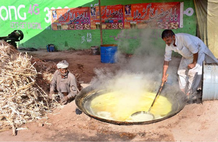 Farmers boil sugarcane juice to prepare jaggery 