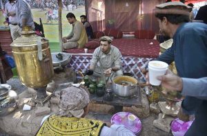 A large number of people are visiting the different stalls setup during Lok Mela-2025 at Lok Virsa.