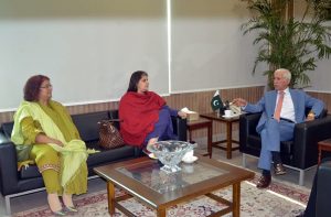 Federal Minister for Board of Investment Qaiser Ahmed Sheikh meets with Chairperson NAVTCC, Executive Director PODA, and artist Asmaa Zia.