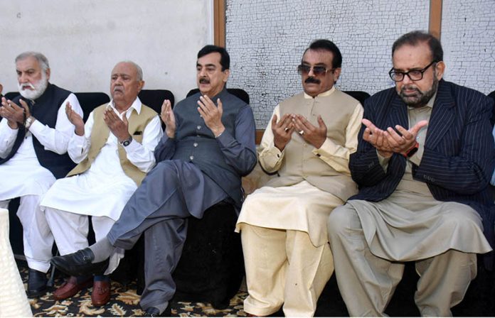 Acting President Syed Yusuf Raza Gilani visited the residence of Khawaja Shoaib-ul-Hasan to offer condolences on the passing of his wife and prayed for the departed soul as well as strength and patience for the bereaved family