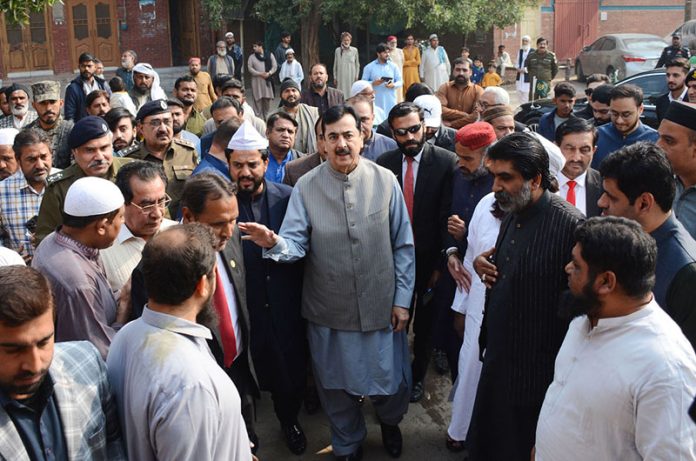 Acting President Syed Yusuf Raza Gilani visits at the shrine of Hazrat Musa Pak and instructed the Deputy Commissioner, Multan, to expedite the expansion project