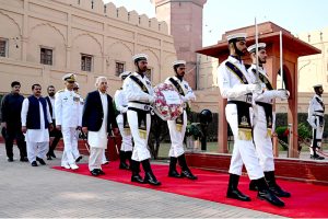 Federal Minister for National Food Security and Research Rana Tanveer Hussain laying floral wreaths during change of guard ceremony to pay homage to the National Poet Allama Muhammad Iqbal on his 148th birthday anniversary at Mazar-e-Iqbal