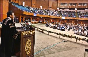 Federal Minister for Education and Professional Training Khalid Maqbool Siddiqui addressing during Allama Iqbal Open University Convocation 2025.
