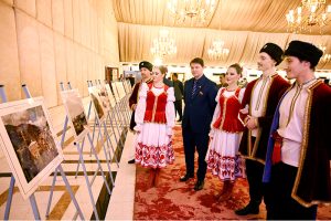 Participants take keen interest in photographs by Russian artists during a ceremony marking the People’s Unity Day of the Russian Federation at a local hotel