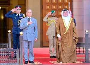 Prime Minister Muhammad Shehbaz Sharif reviews guard of honor at the Al-Qudaibiya Palace.