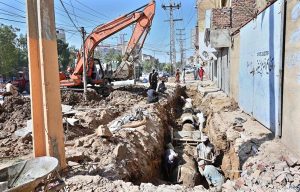 Labourers busy installing a sewerage pipeline along Autobahn Road as part of ongoing development work in the city. APP/FHN/MAF/TZD/SSH