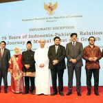 A group photo of Governor Sindh Kamran Khan Tessori, Chief Minister Syed Murad Ali Shah, and host Consul General of Indonesia Drs. Mudzakir M.A pose with diplomats during late-night celebrations of the 80th Anniversary of the Independence Day of the Republic of Indonesia at a local hotel