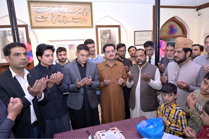 Senior Vice President Chamber of Commerce, Muhammad Murad Arshad along with members of the Executive Body are offering Dua after cutting the cake to celebrate the 148th birth anniversary of Dr. Allama Muhammad Iqbal at Iqbal Munzil