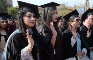 Governor Punjab Sardar Saleem Haider Khan administers the oath to graduates of the University of Faisalabad during its 12th convocation of the University of Faisalabad