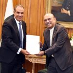 Dr Badr Ahmed Mohamed Abdelatty, Minister for Foreign Affairs, Emigration and Expatriates of Egypt, presenting a message from the President of Egypt to President Asif Ali Zardari at Aiwan-e-Sadr