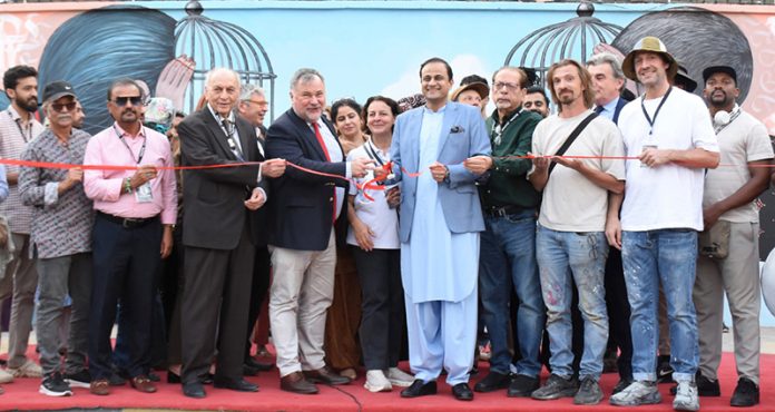 Mayor of Karachi, Barrister Murtaza Wahab and Consul General of France Alexis Chahtahtinsky inaugurating mural art of Pakistani and French artists during the 39-days World Culture Festival 2025 organized by the Arts Council of Pakistan