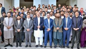 A group photo of students with Chairman Prime Minister’s Youth Programme (PMYP) Rana Mashhood Ahmed Khan during his visit to Chaghi, DHA Quetta