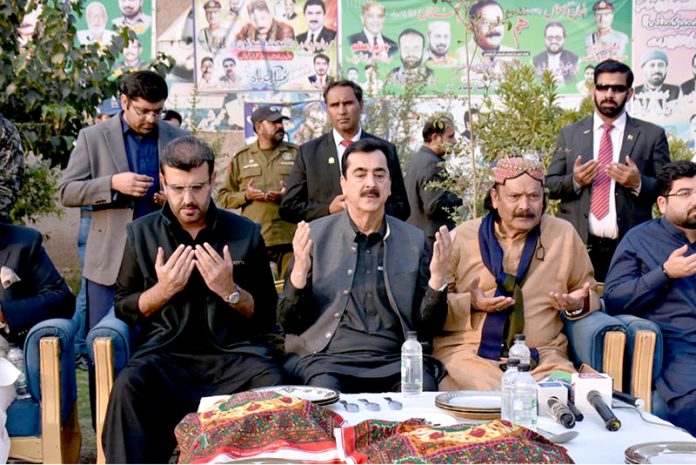 Acting President of Pakistan Syed Yusuf Raza Gilani offered condolences and participated in the Fateha for the mother of Federal Minister/ Chairman Kashmir Committee, Rana Qasim Noon, at his residence