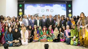 Ambassador of Pakistan to Turkiye Dr. Yousaf Junaid in a group photograph with high achieving students visiting Turkiye from Pakistan