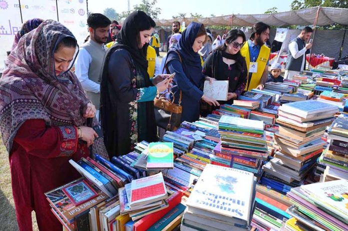 Secretary, Khyber Pakhtunkhwa Commission on the Status of Women, Ms. Shazia Atta, along with officials and organizers, visits various stalls during the Dosti Peshawar Women Literature Festival – 3rd Edition at SBBWU
