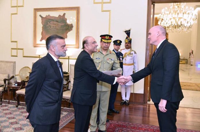 H.E. Tim Kane, High Commissioner designate of Australia, presenting his credentials to President Asif Ali Zardari at Aiwan-e-Sadr