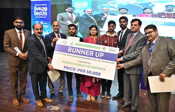 Chief Statistician, Pakistan Bureau of Statistics (PBS), Dr. Naeem Uz Zafar, and SS/RM PBS, Muhammad Sarwar Gondal, distribute awards and cheques among participants of Quiz, Poster, and Project competitions during the closing ceremony of DataFest-2025 at the Pak-China Friendship Centre