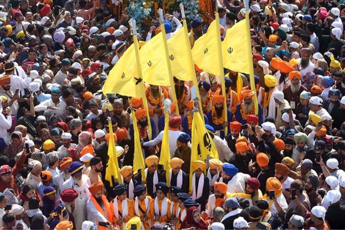 Sikh yatrees performing their religious rituals on the occasion of 556th birth anniversary of Guru Nanak Dev in Nankana Sahib, Guru Nanak was the founder of the religion of Sikhism and the first of ten Sikh Gurus. His birth is celebrated worldwide as Guru Nanak Gurpurab on Kartik Pooranmashi, the full-moon day in the month of Katak, October–November