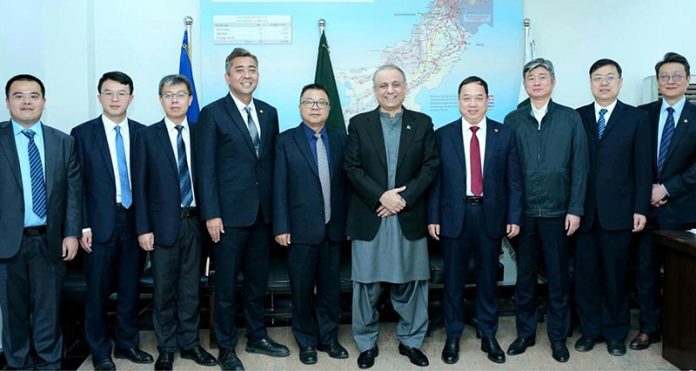 Chairman China Gezhouba Group of International Engineering Liu Huailiang call on Federal Minister for communication Abdul Aleem Khan along with delegation