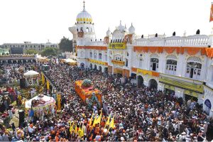 Sikh yatrees performing their religious rituals on the occasion of 556th birth anniversary of Guru Nanak Dev in Nankana Sahib, Guru Nanak was the founder of the religion of Sikhism and the first of ten Sikh Gurus. His birth is celebrated worldwide as Guru Nanak Gurpurab on Kartik Pooranmashi, the full-moon day in the month of Katak, October–November