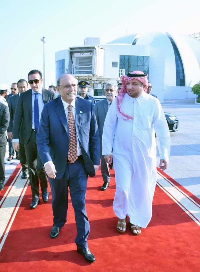 Senior Qatari officials and Pakistan’s Ambassador to Qatar seeing off President Asif Ali Zardari at Doha International Airport at the conclusion of his visit