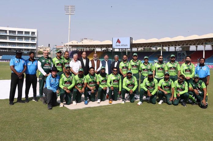 Chairman Senate Standing Committee on Cabinet Secretariat Senator Rana Mahmood-ul-Hassan and committee member Aamir Waliuddin Chishti in a group photograph with Pakistan cricket team during the IMC Over 40s T20 World Cup 2025 while visiting the National Stadium