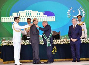 His Majesty King Abdullah II ibn Al-Hussein of the Hashemite Kingdom of Jordan confers the Order of the Bejewelled Grand Cordon of Al Nahda, on President Asif Ali Zardari.