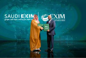 Eng. Saad A. Alkhalb, CEO – Saudi EXIM (left), and Mr. Shahbaz H. Syed, President & CEO – EXIM Bank of Pakistan(Pak-EXIM) (right), exchange MoUs at Saudi EXIM’s Global Partners Forum 2025 in Riyadh, K.S.A