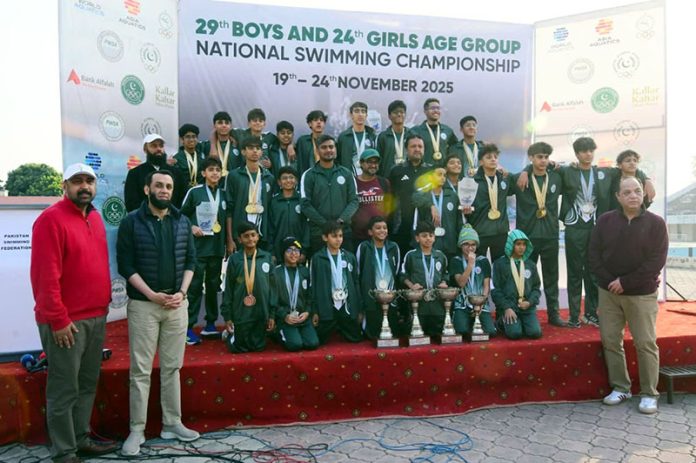Federal Minister for Information and Broadcasting, Mr. Attaullah Tarar, in a group photo with participants of the 29th Boys and 24th Girls Age Group National Swimming Championship 2025 after distributing prizes among them