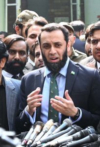 Federal Minister for Information and Broadcasting Attaullah Tarar talking to the media at outside the Judicial Complex