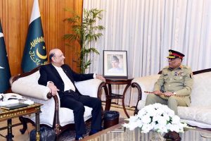 President Asif Ali Zardari meeting Chairman Joint Chiefs of Staff Committee, General Sahir Shamshad Mirza, at Aiwan-e-Sadr
