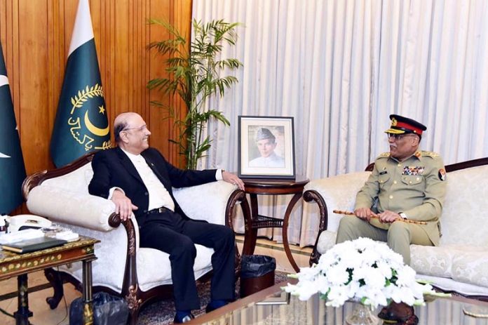 President Asif Ali Zardari meeting Chairman Joint Chiefs of Staff Committee, General Sahir Shamshad Mirza, at Aiwan-e-Sadr