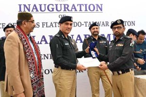 Inspector General of Sindh Police, Ghulam Nabi Memon handing over the official residential units among officers and personnel during a ceremony organized by Sindh Police for the allotment of flats/apartments to Sindh Police officers and personnel at Police Headquarters Garden South and Clifton.