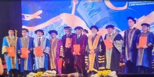Vice Admiral Ahmed Saeed first Pakistani to receive honorary Doctorate in Malaysia