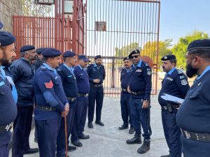 SP Dolphin reviews security at duty points; urges officers to remain vigilant