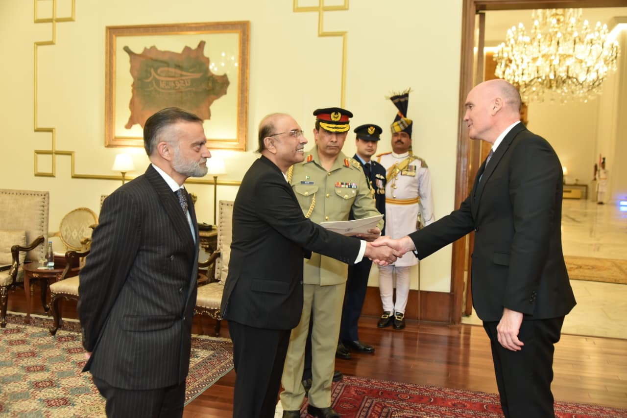 Islamabad, 17 November 2025: H.E. Timothy Kane, High Commissioner designate of Australia, presenting his credentials to President Asif Ali Zardari at Aiwan-e-Sadr.