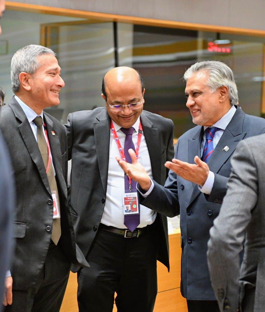 DPM/FM Dar interacts with Italian head delegation, Singapore FM