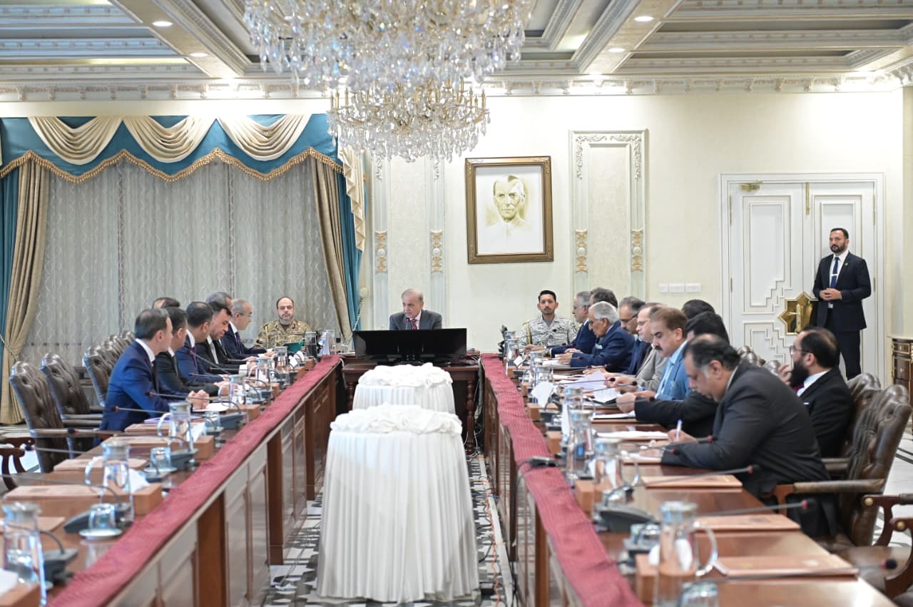 PM reiterates Pakistan’s proposal for joint investment company with Azerbaijan 